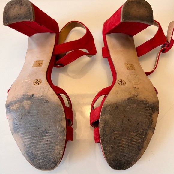 Red suede heeled summer sandals - Picture 4 of 4